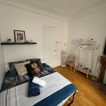 Beautiful Nearby Champs Elysees Apartment